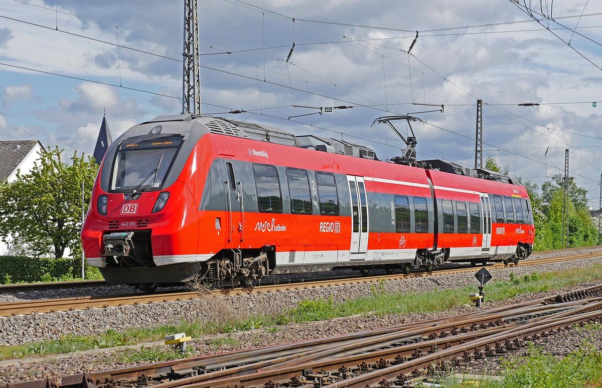 luminea_it's tweet photo. Das viel diskutierte 49-Euro-Ticket 🚆 oder auch #Deutschlandticket genannt kommt ab 1. Mai 2023. Angeboten wird das digitale Ticket im Abo-Modell und kann monatlich gekündigt werden. 

Die Subscription Economy ist also weiter auf dem Vormarsch. 👊

➡️ https://t.co/n0yVH17yP3 https://t.co/myoPO0gNjx