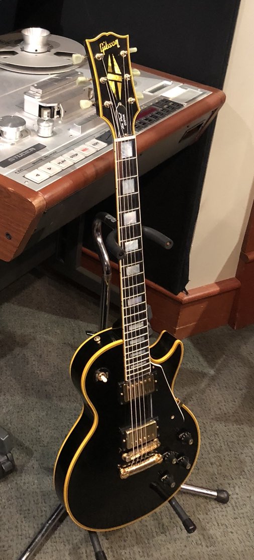 casper_kst's tweet image. Bedankt voor het delen van de gestolen-gitaren-tweet en de post van Jordi, en bedankt voor alle lieve berichten! ♥️ Mocht je iets verdachts op Marktplaats/Ebay/FB Marketplace/Reverb etc tegenkomen, let me know. Ik hoop zo dat ik m’n favoriete gitaren ooit nog terug zie!🤞🏻🥺