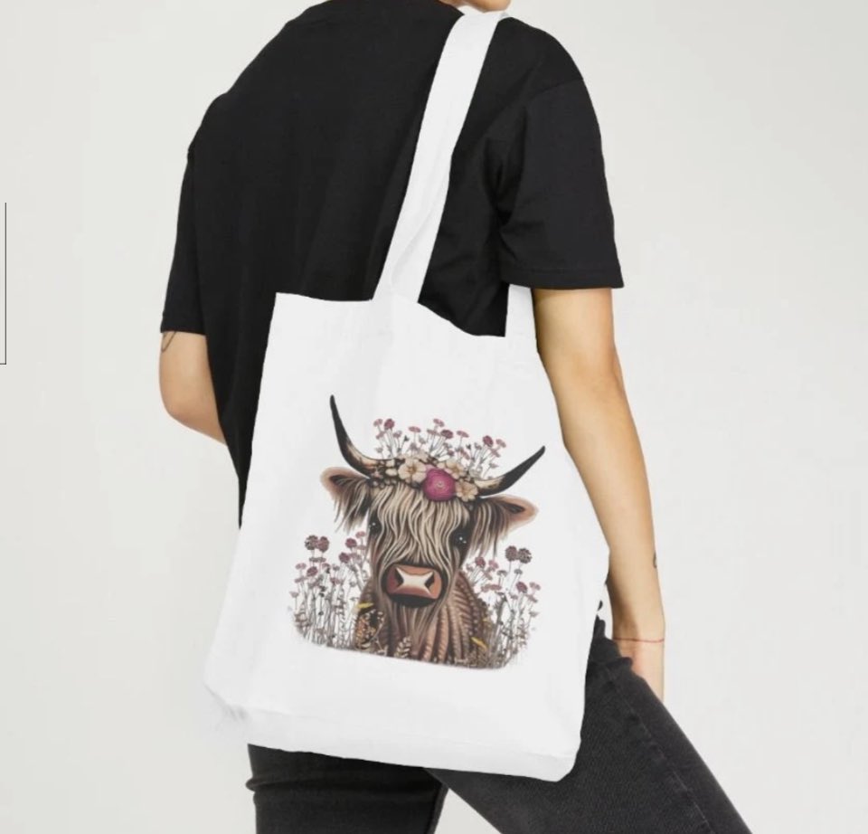 Highland Cow cute tote bag etsy.me/3YPh6md  #cows #SCOTLAND #totebag #giftforher #animals #Rhianna #Rihanna #RihannaSuperBowl