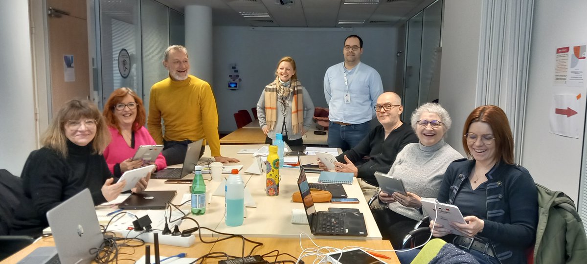 Sigrid_Houot's tweet photo. Et voici nos démultiplicateurs Plateforme #MRS pour passer le relais aux régions : Elodie et Severine en HdF, Lucie en BFC, Dalila en IdF et Gilles en GE. Accompagnés de Joël, Maximilien et Sigrid. Merci à vous @pole_emploi  @catherine_poux  @CatherineTouati @MaxVergnaud https://t.co/ihZoh5Ur7R