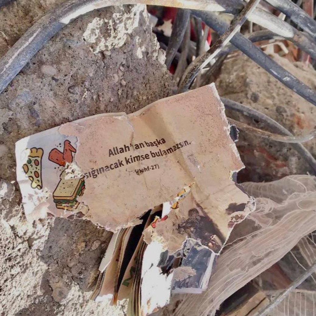 "Allah'tan başka sığınacak kimse bulamazsınız."

I Kehf 27