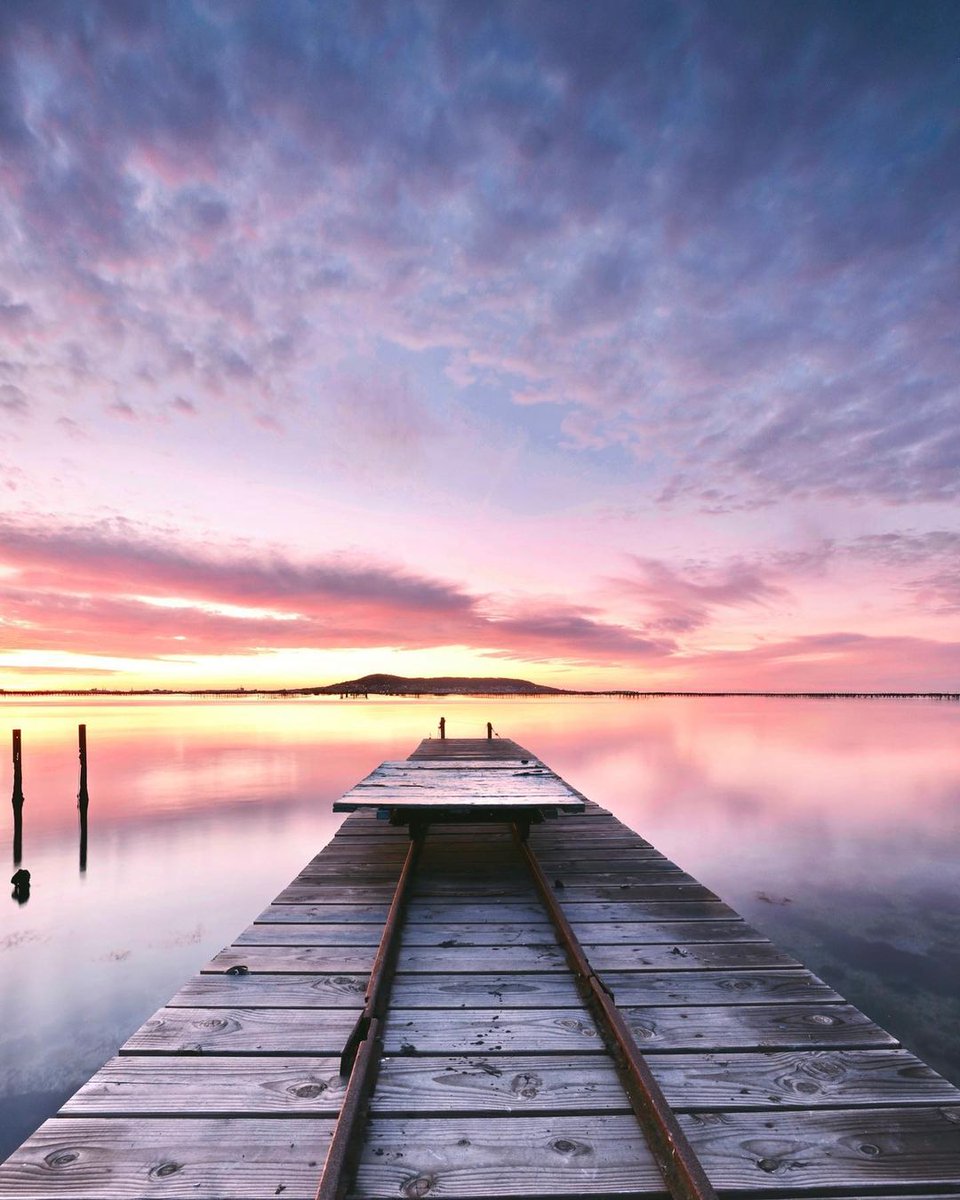 🌊 C'est l'hiver, le littoral méditerranéen, parfait pour se ressourcer le temps d'une escapade ! 
☀️ Découvrez notre top 10 du littoral hors saison 👉 tourisme-occitanie.com/loisirs/top-10…

📷 ©Étang de Thau - Chris Clrg