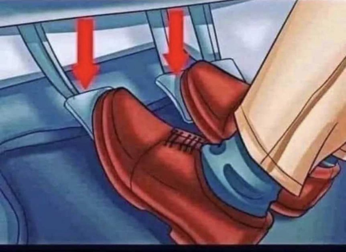 celebritytailol's tweet photo. Did you know ? if you press on the gas and the brake pedals the same time, your car will take a screenshot https://t.co/FF8QYmDlQe
