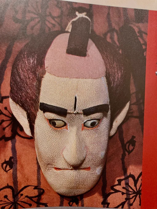 自分も当時『新八犬伝』でジュサブロー人形が好きになりました。縮緬の肌も新鮮でしたが人形の眉毛が動く機構にも目を奪われました。(ひょうたん島とかネコジャラ市とかも人形のからくりは好きでしたがそれ以上に。) 