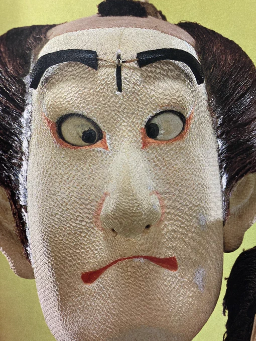 自分も当時『新八犬伝』でジュサブロー人形が好きになりました。縮緬の肌も新鮮でしたが人形の眉毛が動く機構にも目を奪われました。(ひょうたん島とかネコジャラ市とかも人形のからくりは好きでしたがそれ以上に。) 