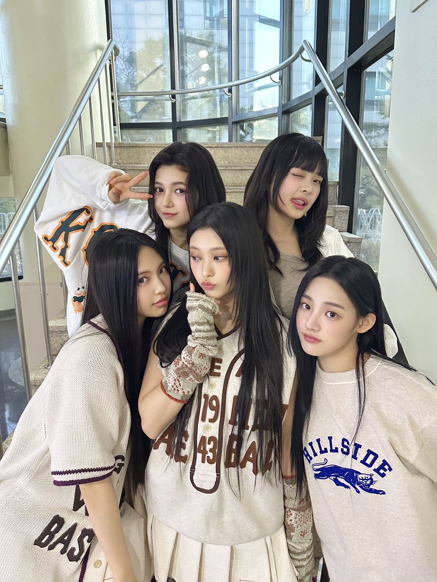 hanniphlam's tweet photo. 'OMG!', I heard loud cheers while performing on the stage, and 'DITTO' was one of the songs too. Everyone, thank you for cherishing our stage together! ⭑ࣶࣸ https://t.co/QQPkPGN6xK