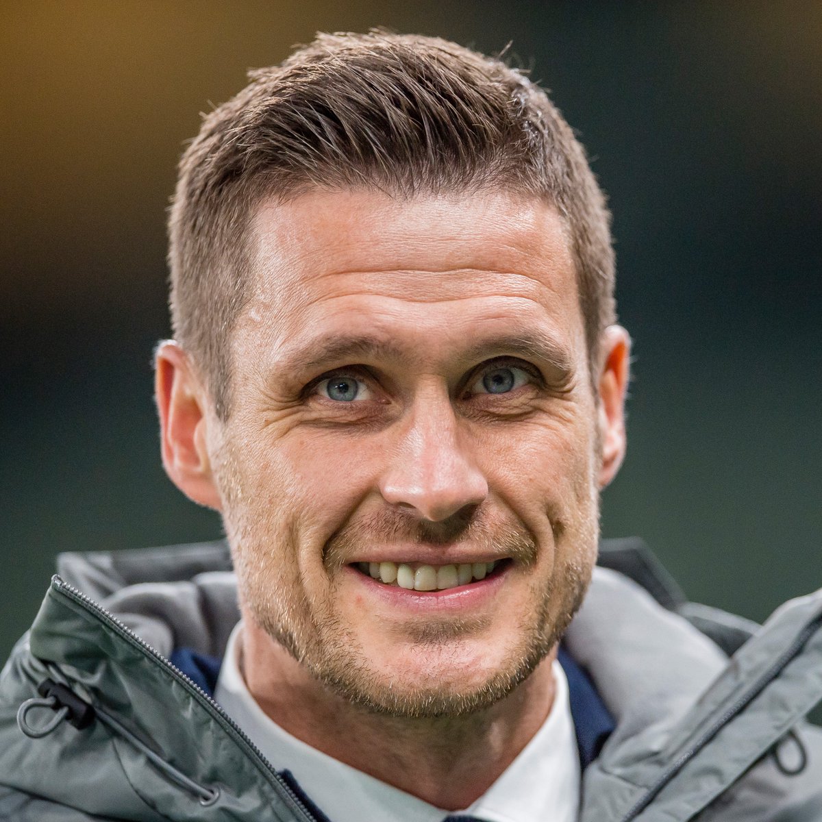 BVB's tweet photo. 🎈 Unser Sportdirektor wird heute ein Jahr älter – alles Gute zum 43. Geburtstag, Sebastian #Kehl! 🥳🎁 https://t.co/jB5Flcw2pv