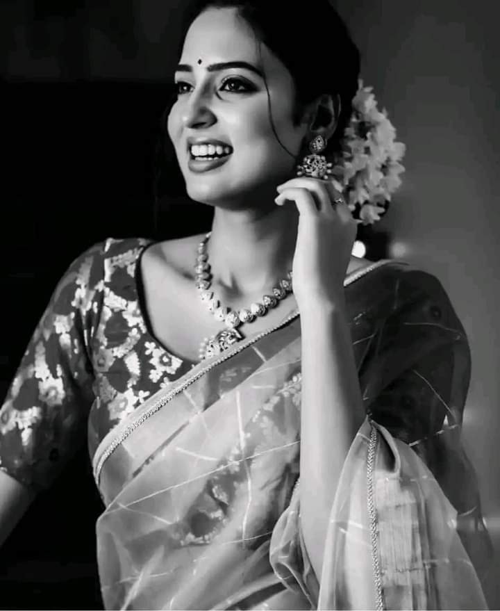 nishachauha's tweet image. हमने बांधे है ख़्वाब अपने, उम्मीदों की डोर से...

कदम है जमीं पे अभी,नज़रे आसमाँ के छोर पे...
#निशा