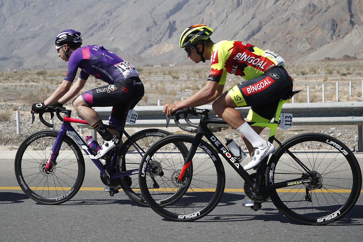 #TourofOman 🇴🇲

Sigue haciendo camino el grupo de Alejandro Franco 💪🏻

🏁 90 km a meta ↔️ 2:50 de ventaja

📷 <a href="/SprintCycling/">SprintCycling</a> / Ivan Benedetto