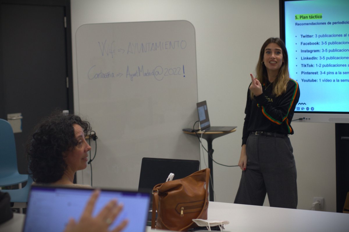 CIEC_Madrid's tweet photo. 📚 Los participantes de los programas de #CIECAcelera y #CIECIncuba participaron el jueves en sesiones grupales sobre comunicación y marca.

Agradecemos a Teresa Trillo y a Pablo Rodicio, de @Barrabesbiz por sus interesantes ponencias.

♻️ #EconomíaCircular #CIECMadrid https://t.co/aENhcufPKc