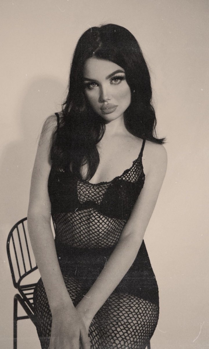 Did you miss me? 
Do you wanna kiss me? 
Findom