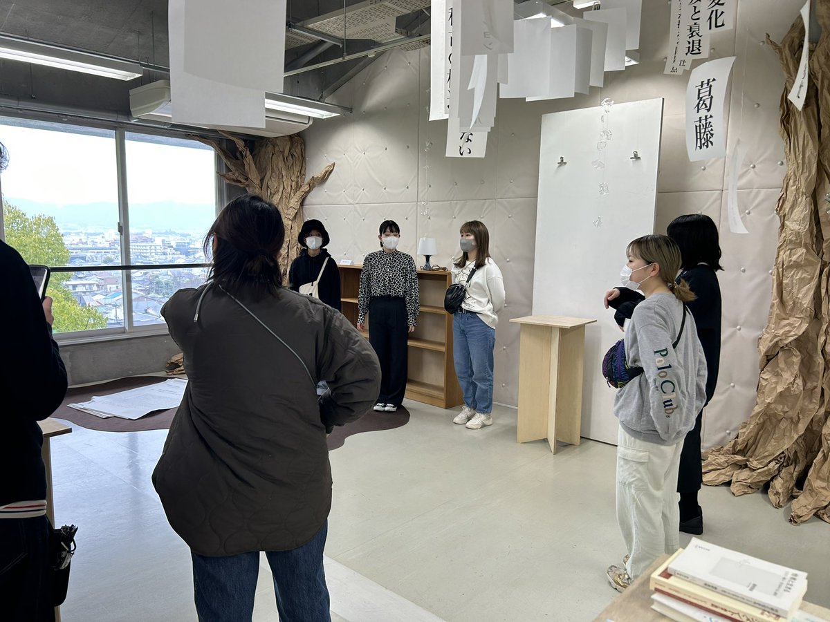 搬出完了しました！！👏👏
長い時間をかけて出来上がった卒業展が数時間で元の講義室になりました。寂しい気持ちもありますが、清々しい気持ちです🍀
来年の卒業展がどうなるのでしょうか、楽しみです😆