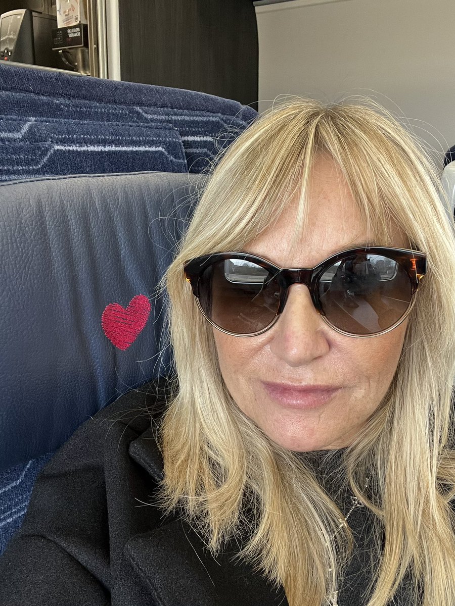 heavenskincare's tweet photo. My new glasses are from @dior and I bought them secondhand from #hewi so it you buy right , you can always sell after enjoying your purchase https://t.co/DNsDTBuQG1