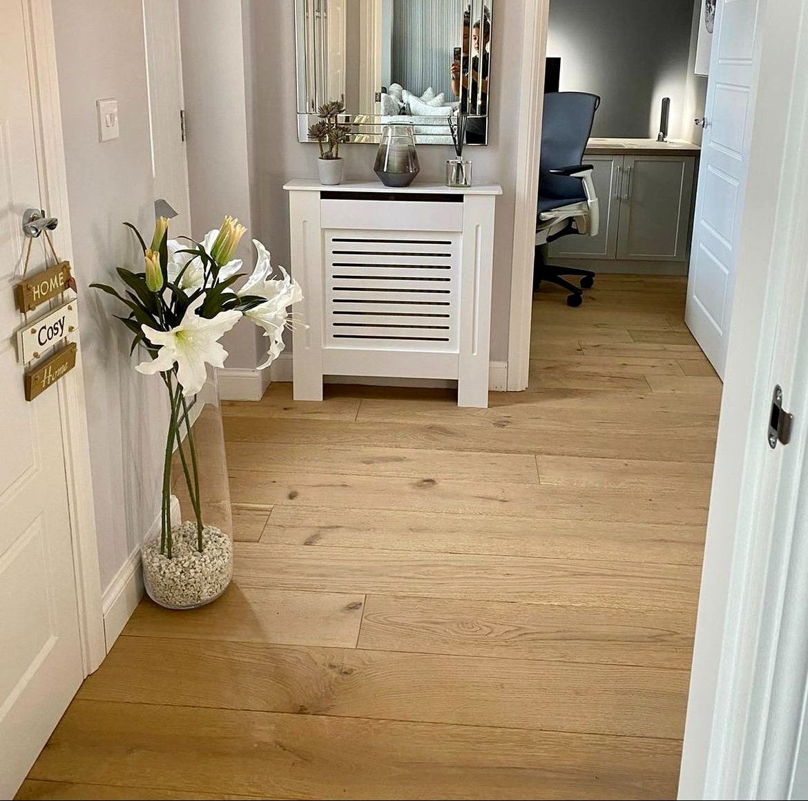 Happy_Flooring's tweet photo. Here’s a beautiful laminate floor that one of our fitting teams installed a while ago. A beautiful floor for a beautiful home ... Another Happy Customer 😄

Get in touch today to book your FREE home visit and quote 😄

#flooring #flooringspecialist #laminate #laminatefloor https://t.co/LWcy1lr3Y4