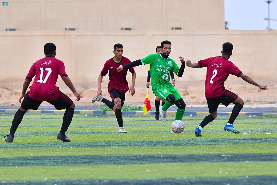 riyadiyatv's tweet photo. انطلقت يوم أمس بطولة دوري رابطة الهواة لكرة القدم بمنطقة تبوك التي تقام تحت مظلة الاتحاد السعودي، بمشاركة 16 فريقاً من فرق الهواة وبحضور رئيس رابطة الهواة لكرة القدم بالمنطقة.

#الرياضية_السعودية https://t.co/arzkKH4aLZ