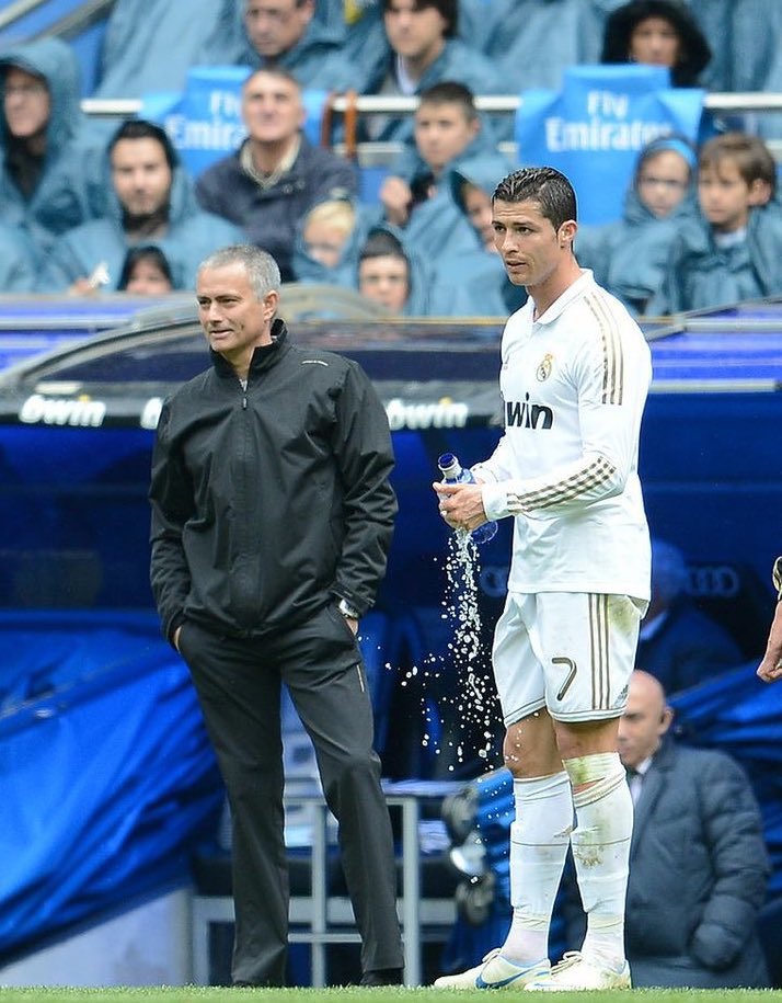 #عاجل | 🎙️| تصريح لخوسيه مورينيو .. إتصلت شخصياً في #رونالدو بعد مشاهدتي لفريق عملاق كان نداً قوياً لريال مديد في #كأس_العالم_للأندية  ونصحته بالهروب من الفريق المغمور والغير معروف والتوجه لفريق كبير جداً قبل انتهاء مسيرته الكرويه ..؟
#النصر 💙💛