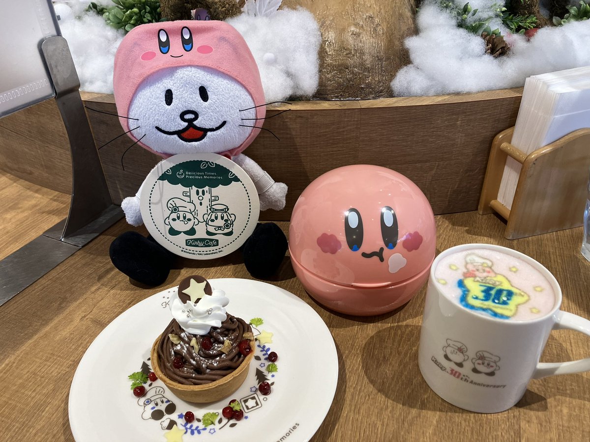 amedama_chanco's tweet photo. #飴玉の旅 
念願のカービィカフェ🥹🥹🥹🥹
ニコルもカービィに扮してプププの住人になりました💖 https://t.co/zqJAhuH571