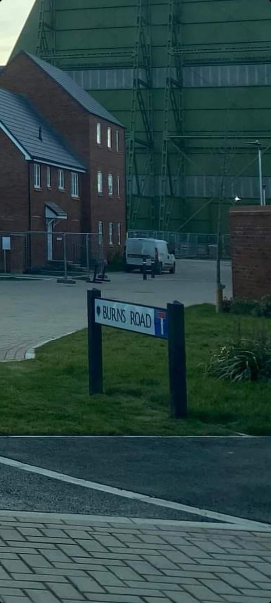CardingtonSheds's tweet photo. What are your thoughts on this road name placement amongst the names of R101 crew names for roads on the new development at the rear of the Sheds @DaveTheMayor ?

It's in terrible taste considering what befell those that died on the R101 being Burned to death.

#Bedford https://t.co/t4uElIG4ok
