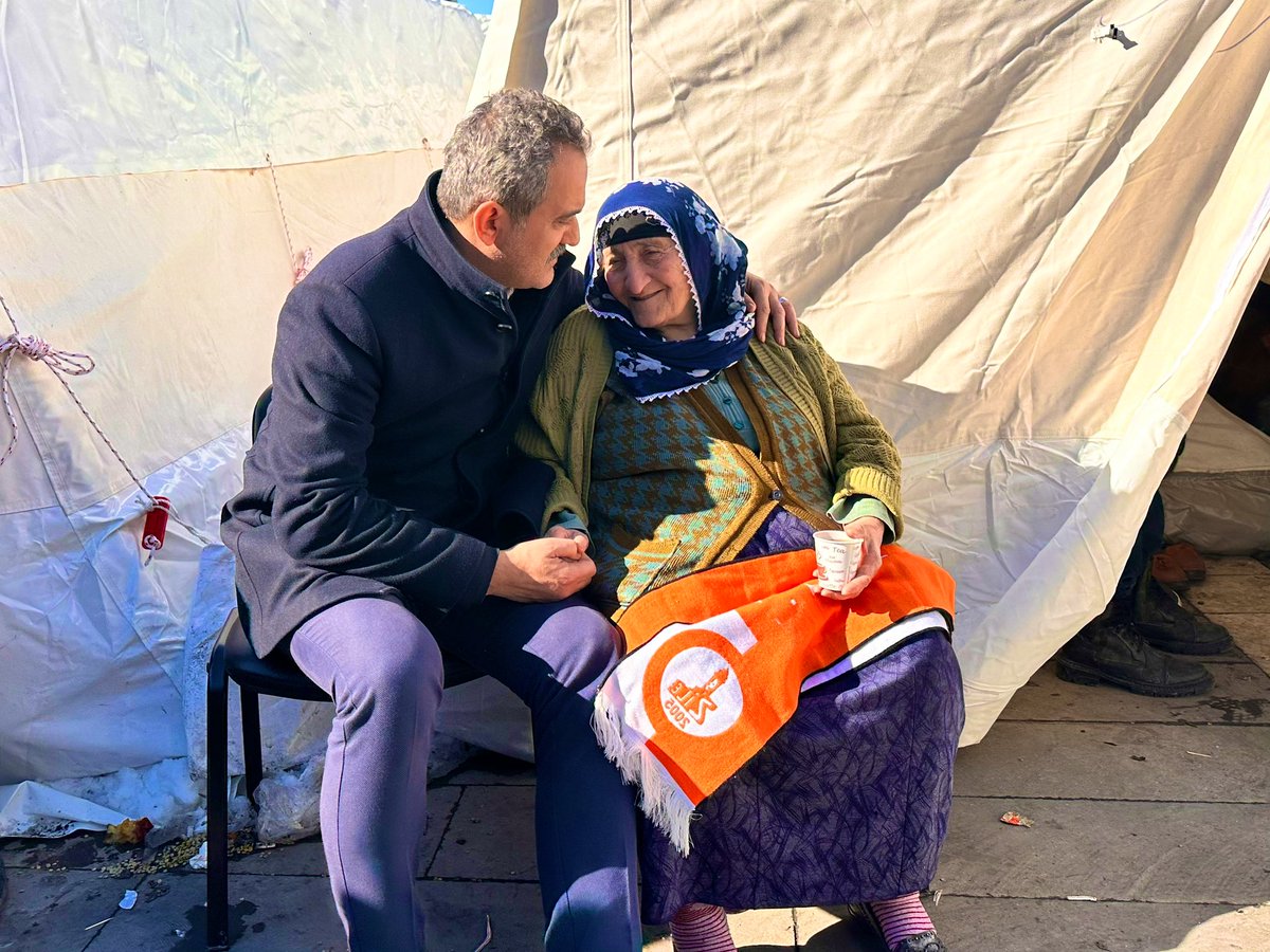 Anadolu'muzda analar; sevginin, merhametin, sabrın ve metanetin öğretmenleridir. 

Acımız ne kadar büyük olursa olsun bu büyük felaketin yaralarını da birbirimize kenetlenerek dayanışma içinde saracağız. 🇹🇷

📍Malatya