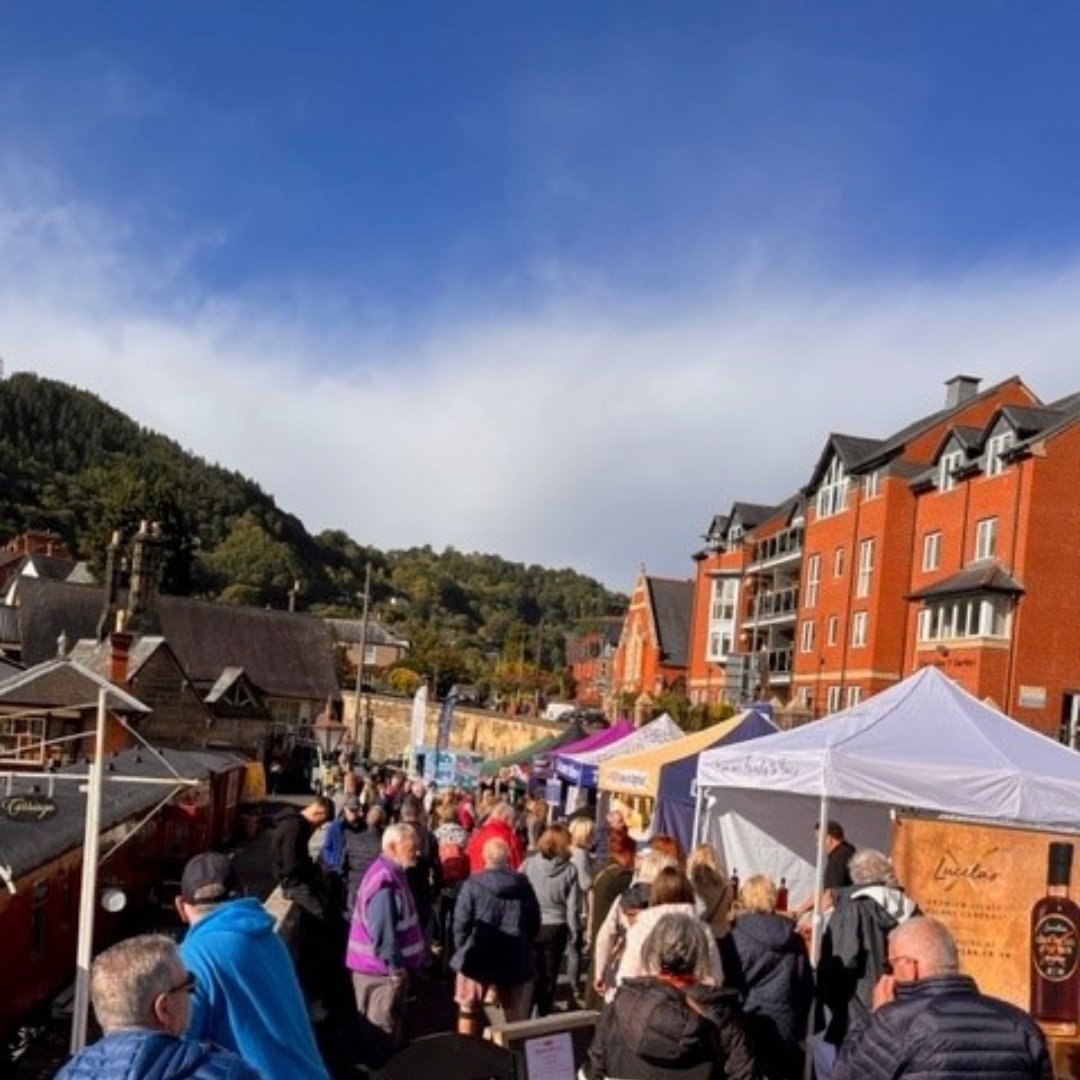 Ffilmiwyd rhaglen Food Fest Wales a ddarlledir heno yn Llangollen!

📺BBC Wales, 8.30pm. 

Sean Fletcher yn ymweld â Gŵyl Fwyd Llangollen, lle bydd arbenigwyr bwyd lleol yn dangos eu hangerdd tuag at eu cynnyrch.
Gwyliwch heno neu ar BBC iPlayer.

#llangollen #northwales