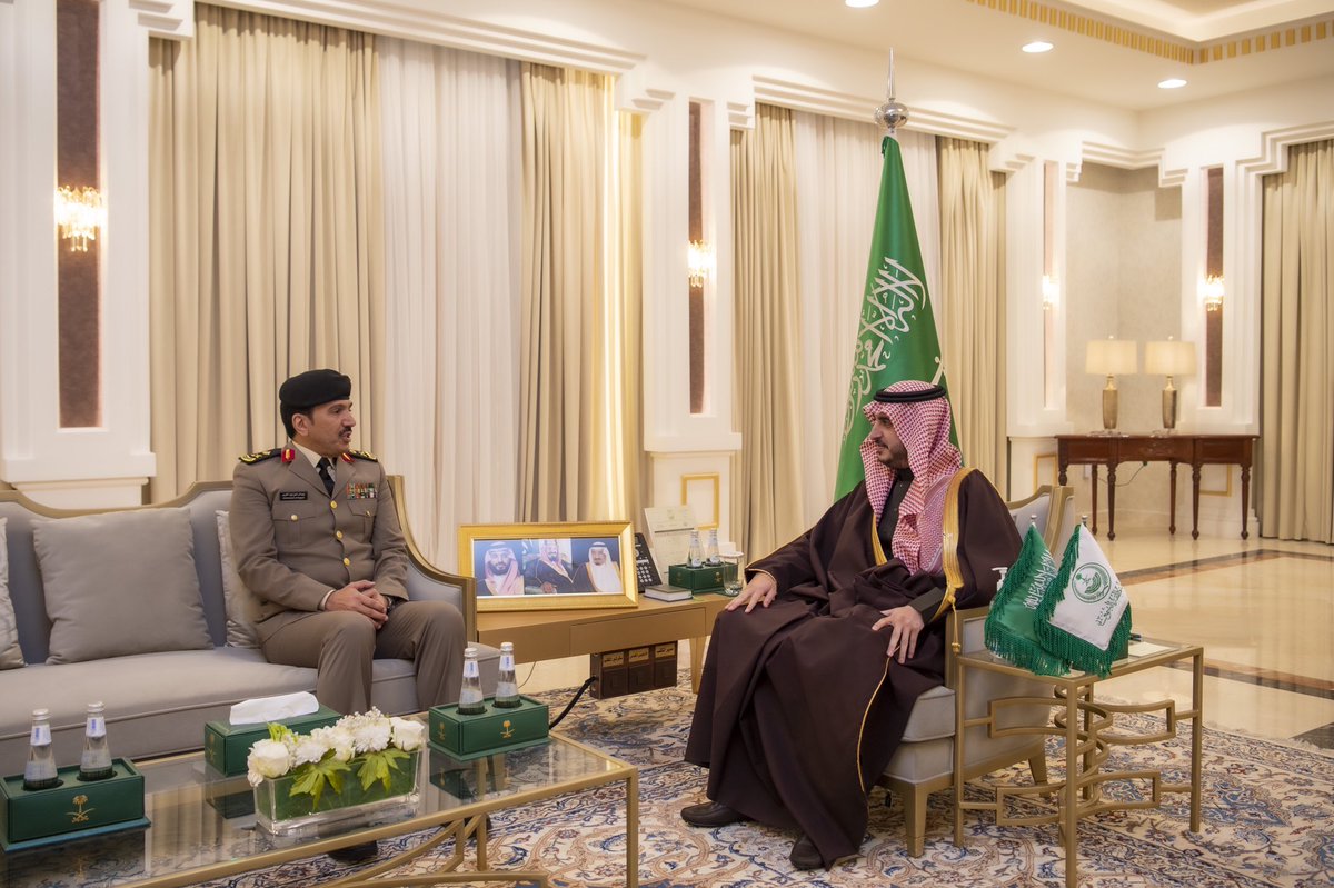 سـمو #أمير_منطقة_الجوف يقلّد مدير شرطة المنطقة رتبة لواء 

spa.gov.sa/viewfullstory.…

#استثمر_بالجوف 

#الجوف_سلة_غذاء_المملكة 

#الجوف_عاصمة_الطاقة_المتجددة 
<a href="/security_gov/">الأمن العام</a>