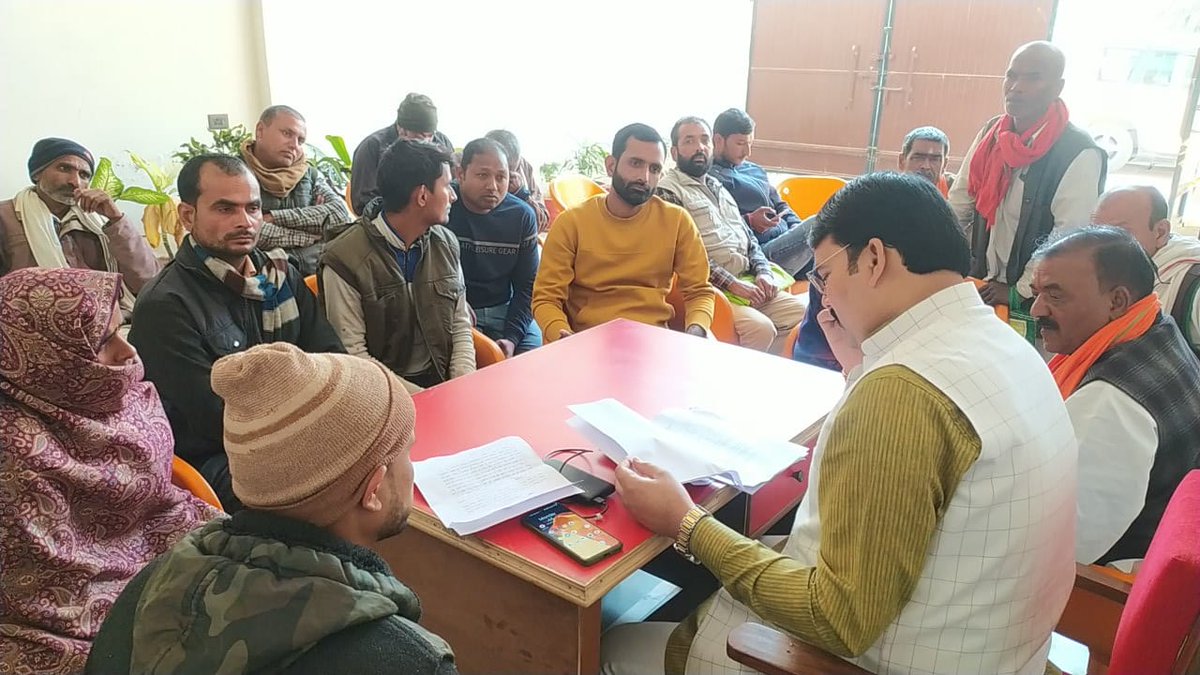 nishanktripath1's tweet image. #जनसुनवाई: 
बहराइच आवास पर क्षेत्र से आए नागरिकों की समस्याओं की सुनवाई कर उचित समाधान‌‌ किया।
@myogiadityanath
@subhashbjpbrh #MLAPayagpur287 
@UPGovt #विधानसभा_पयागपुर 
@BJP4India @BJP4UP