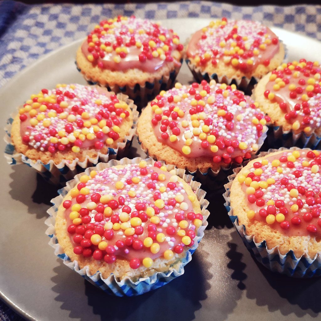 MeepMeep!
Es gibt wieder #CnPcooks :D

Ihr wolltet Zitronen zu Fasching (Karneval, Fastnacht - sucht es euch aus xD) Kriegen wir hin :D

Am 22.2.23 um 18:00 auf dem Kanal von <a href="/TEAM_CNP/">Create 'n' Play</a> 

Und hier kommt das Rezept mit der Zutatenliste für euch :D

#twitch 
Muffinbild by <a href="/FrauNami/">FrauNami</a>