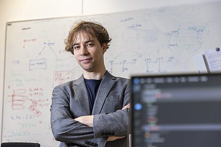 tugraz_csbme's tweet photo. ERC Starting Grant for computer scientist Daniel GruΓ:
He receives the prestigious EU funding award for research into energy-efficient IT security and presents his project on the 28th of February at 5 pm. in the Aula.
https://t.co/lfgW5PtMSg
#tugraz #csbme #ERC https://t.co/RbtJ1c66pq