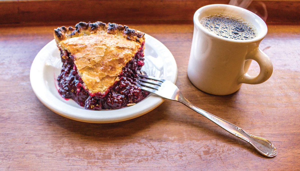 gnilwoce's tweet photo. Coffee &amp; Pie?? https://t.co/tQtxIdxrVX