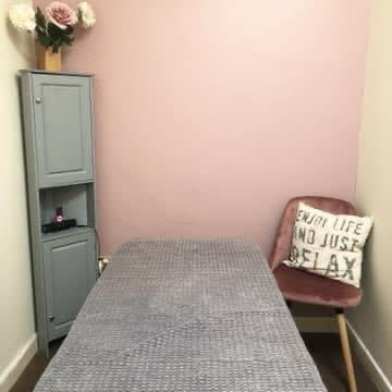 Treatment Rooms & Nail Desks to Rent. Taunton Town Centre. Great Rental Rates - please share! #taunton #tauntonsomerset #tauntonsmallbusiness #shopsmall