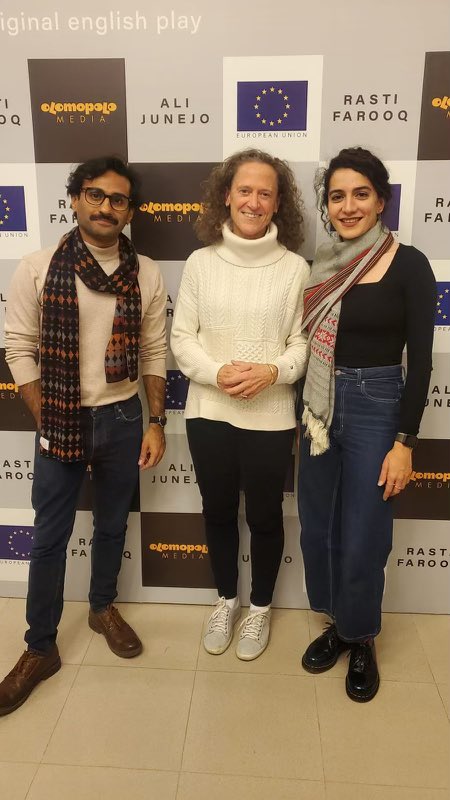 Scanlon_Leslie's tweet photo. And now it is time to add my voice to those of my #EU colleagues ! How wonderful to see live (English) 🎭 with great writing, strong performances and a wonderful mise en scène. 👏 #AliJunejo @rasti_farooq @PNCAOfficial @EUPakistan @OLOMOPOLO @BGPakistan 👏 https://t.co/mKqfNuZKRX