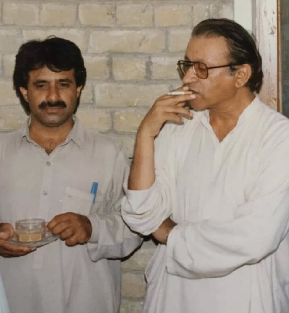 drbezuban's tweet photo. ماہ ءِ سر بیت کہ بیت روچ ءِ تہا
زندہ ہر جاگہہ بہ بیت تہنا بیت

عطا شاد https://t.co/5CNzBVDrnz