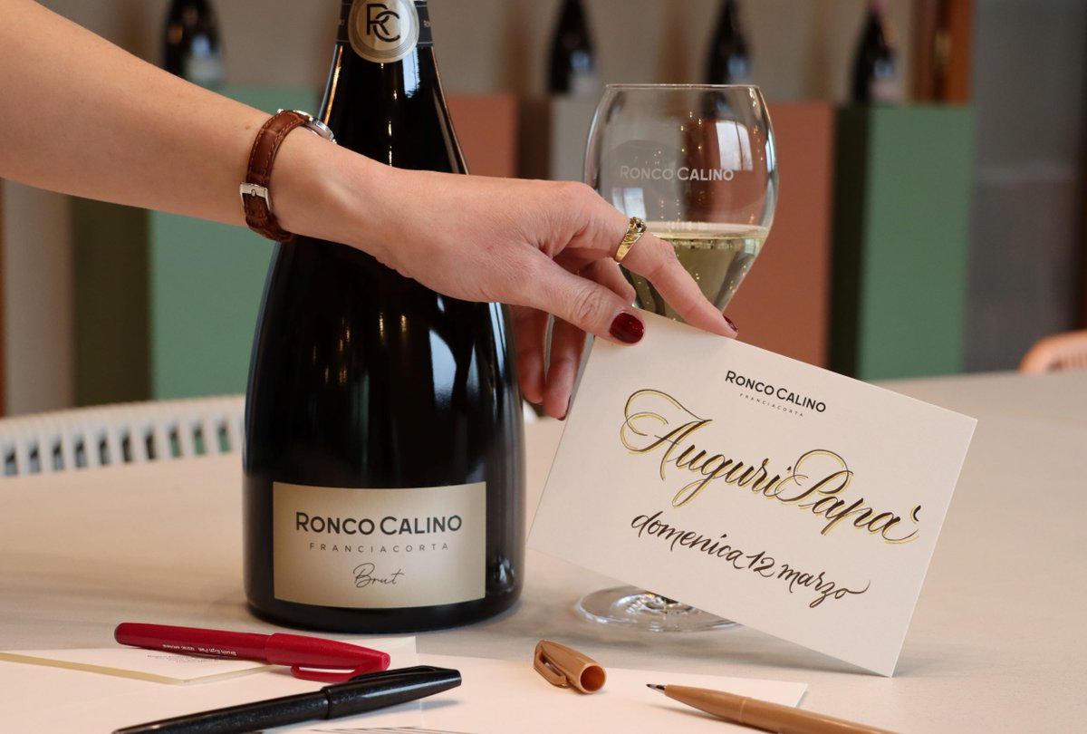 roncocalino's tweet photo. Chi non si emozionerebbe, oggi, nel ricevere una lettera scritta a mano? E se si trattasse… di una bottiglia di Franciacorta?

In vista della Festa del Papà, Domenica 12 marzo ti aspettiamo in @roncocalino  per realizzare un regalo unico:
https://t.co/m6p5kbQXD9

#franciacorta https://t.co/sXLf1Dd5WW