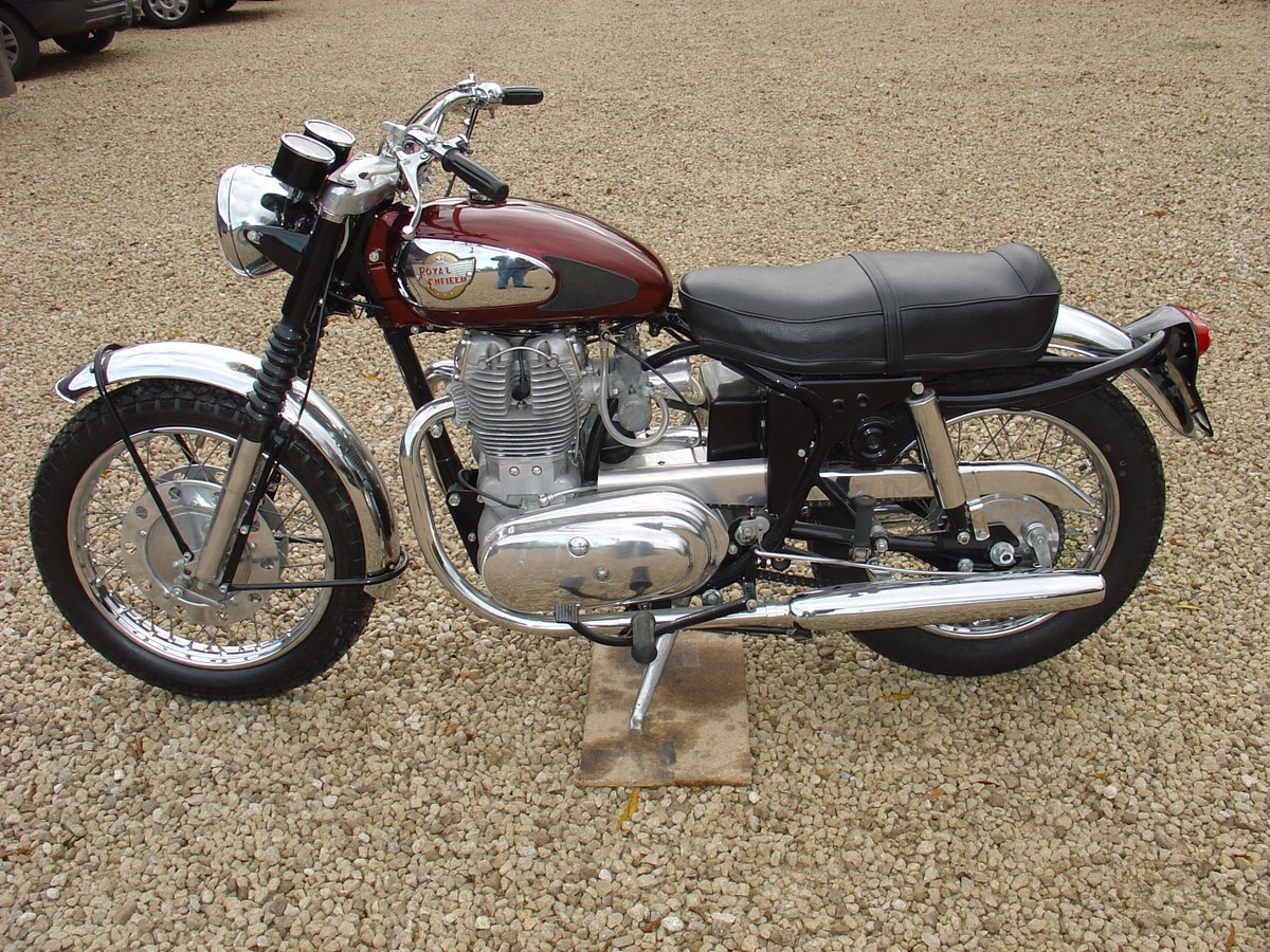 HitchcocksM's tweet photo. Really nicely restored Canadian customers Interceptor. #royalenfield #royalenfieldindia #classicbike #motorcycle #england #caferacer #interceptor #650interceptor #250continentalGT #continentalGT #535continentalGT #650continentalGT #bullet #350classic #classicmotorcycle📸🇬🇧🏁🇨🇦🏍️ https://t.co/YnhQiTTlAQ