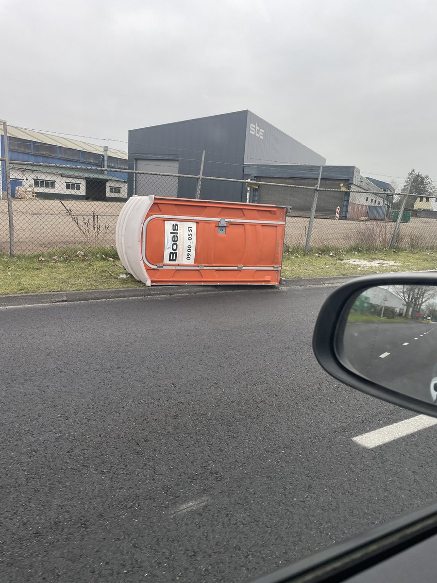 vrolijkventje's tweet image. Fijne reclame #boels. Ligt al een poosje op z’n rug: Abrahamskade Hoogezand.