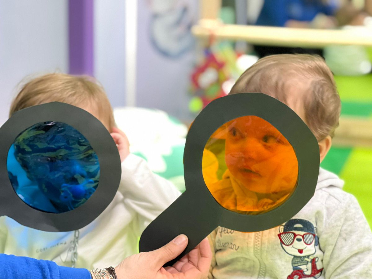 ElValle_III's tweet photo. 👶¡En nuestro #AuladeBebés vemos la vida de #colores! 🔎🔴🟡

#PrimerCiclo #EstimulaciónTemprana #DesarrolloCognitivo #DesarrolloSensorial #KIANDA #MétodoEducativo #ProyectoEducativo #LasTablas #ElValle #ColegiodeMadrid https://t.co/JyTa1hvIyf