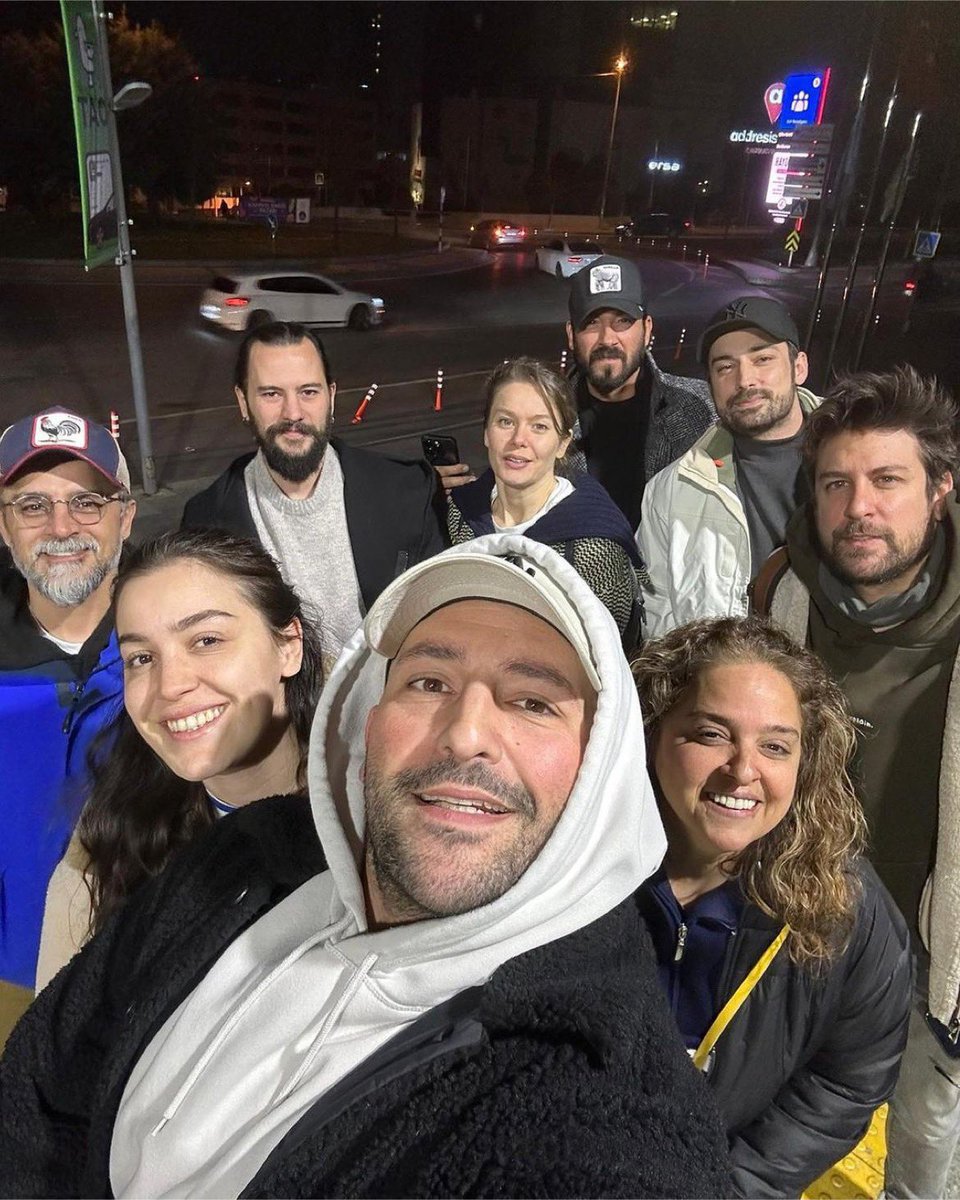arab2turk's tweet photo. الب نافروز و بورجو بيريجيك يتواجدون لمساعدة المتضررين https://t.co/Ah6MMzVhnv