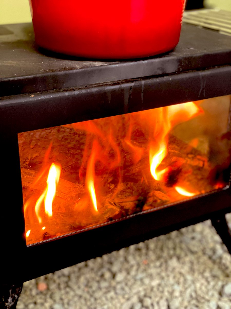 ibt_john's tweet photo. バランゲルドーム×Mt.SUMI Woodstove AURA

二次燃焼でしっかり薪が燃える。
知人から貰った無水鍋で料理中…
※無水鍋ですが、無水で出来るわけないと思いめっちゃ水入れて使いました

#キャンプ #ソロキャンプ #キャンプギア #キャンプ好きと繋がりたい #キャンプ好きな人と繋がりたい https://t.co/F1RIm1E3ae