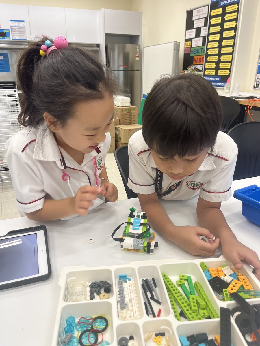 mmtteacher's tweet photo. This week for our @IPC’s Live and let live unit, we challenged the Year 2s to use @LEGO_Education’s #WedoLego to continue building the life cycle of a frog. They collaborated to turn a froglet model to an adult frog model. Absolutely amazed by their skills! 🥳
#STEMeducation https://t.co/jvDKASbacG