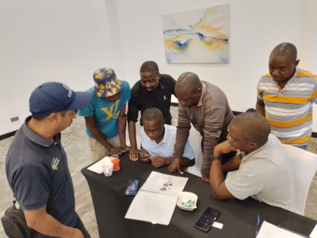 GeorginaGcap's tweet image. Análisis y adaptación de la propuesta de maquinaria gracias a la participacion activa en Malawi.  #development #smartMechanization  @GIZAfricanUnion @CIMMYTesp @CIMMYT #SAS @ACCIMMYT