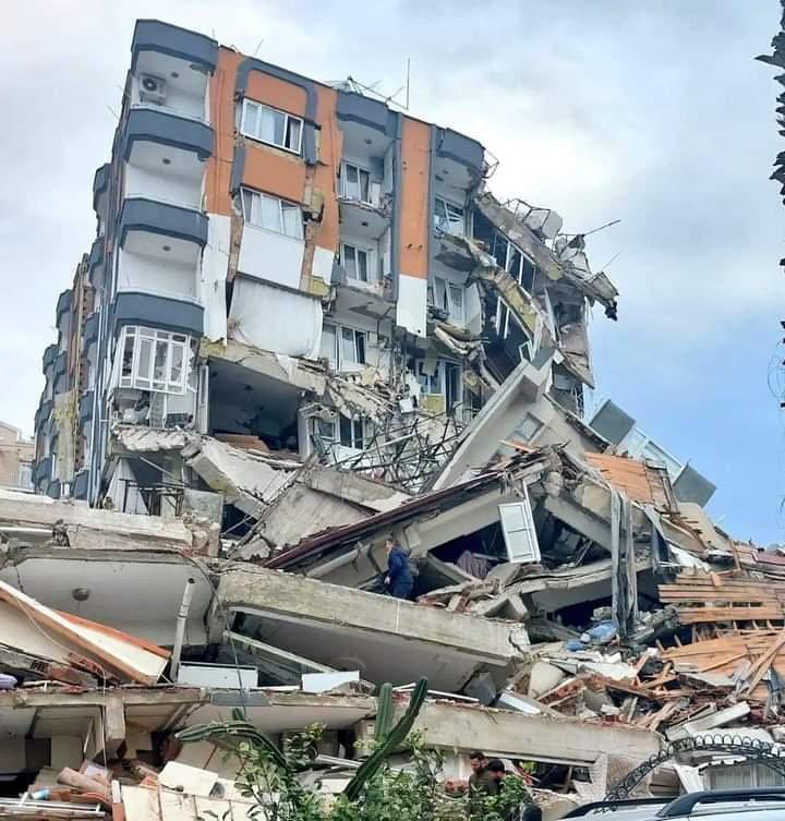 mzblbtk's tweet photo. ACİL!! ANTAKYA!!
Yan binayı traşlayarak içeri girebilmeleri hala makas bekleniyor.
Denizli @AFADBaskanlik ekipleri çalışıyor! Makas bekliyorlar ACİL!!

Antakya Akevler Mahallesi 424. Sokak Melis Apartmanı C Blok. 
@Haydi_Ahbap @ProfDemirtas @HaberReport @PincTivi @BabalaTv https://t.co/eKvtM4QQhQ