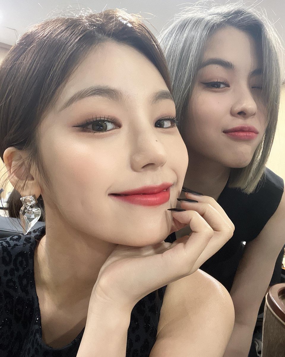 lucyhhwang's tweet photo. My beloved members that never fail to work hard. 🤍 https://t.co/CoH75rh5p7