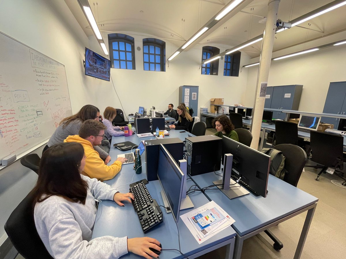 ⭕Des de la <a href="/UPFBarcelona/">UPF Barcelona</a>, avui sortim a la redacció del <a href="/diaridebcn/">Diari de Barcelona</a> amb <a href="/8pasculabarta/">Pascual Labarta</a>, per entrevistar el seu director <a href="/rcassany/">Roger Cassany</a> en directe.

<a href="/radio4_rne/">radio4_rne</a> <a href="/RTVECatalunya/">RTVE Catalunya</a> | <a href="/xavimartinez/">Xavi Martínez</a> <a href="/Llibrepixels/">Llibres, Píxels i Valors</a> 

#DiaMundialdelaRadio 

🔗rtve.es/play/audios/av…