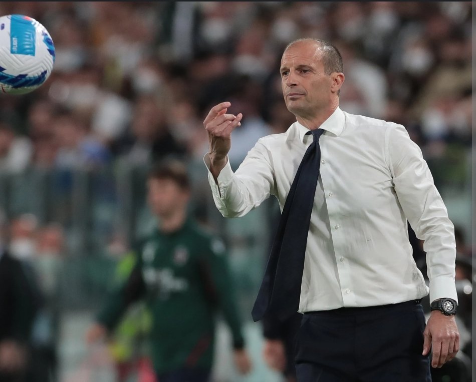 Sammy79Twi's tweet photo. Per gli idioti che fischiano allo stadio o per gli #allegriout, senza Max questa squadra avrebbe già mollato tutto dopo #lasentenzadinapoli. #controtutti #FinoAllaFine #FigcOut #plusvalenze #DisdetteDaznSky https://t.co/EsWuw0uo4O