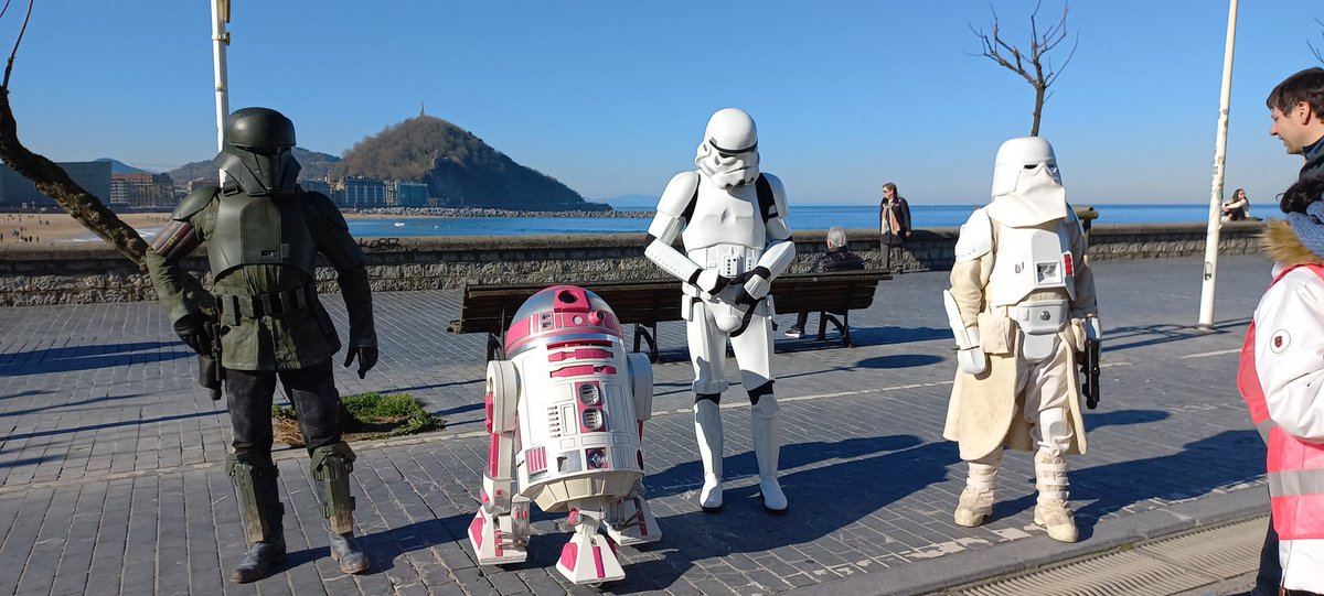 R2BuildersSpain's tweet photo. Nuestro compañero Andoni con su R2-TK ayer compartio mision con nuestros compa��eros del North Wall Squad de la Spanish garrison en Donosti a favor de la fundación Aspanogi
#fundacionaspanogi
#r2d2builders #r2kt #r2d2buildersspain #thepinkforcefoundation
#501stlegion https://t.co/wcCRI8d268