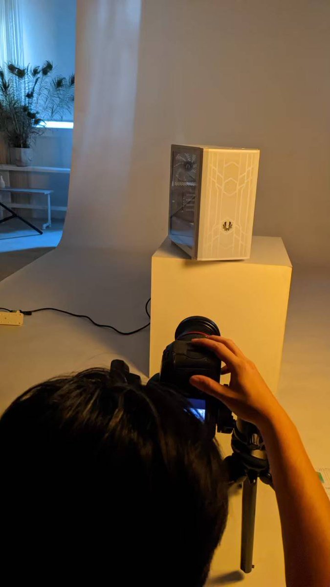 Nova Mesh M 
 
Say Cheese~~~

High density Mesh design
Screwless Tempered Glass Side Panel

#BitFenix #NovaMeshM  #pc #pcgaming #pcgamer #pcbuild #nvidia #nvidiageforce #gamingsetup #gamingpc #gamingpcbuild #matx #white