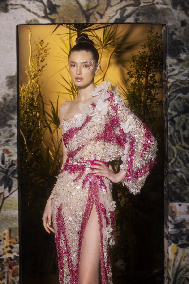 ZiadNakadWorld's tweet photo. Come closer 💖 Ziad Nakad Spring Summer 2023 Couture Collection ~ * Flora *
#ZiadNakad #Flora #ZNSS23 #ZN #SS23 #ZiadNakadCouture #Couture #HauteCouture #PFW #ParisFashionWeek #SpringSummer #Fashiondesigner #instafashion https://t.co/RKkL8lbJN8