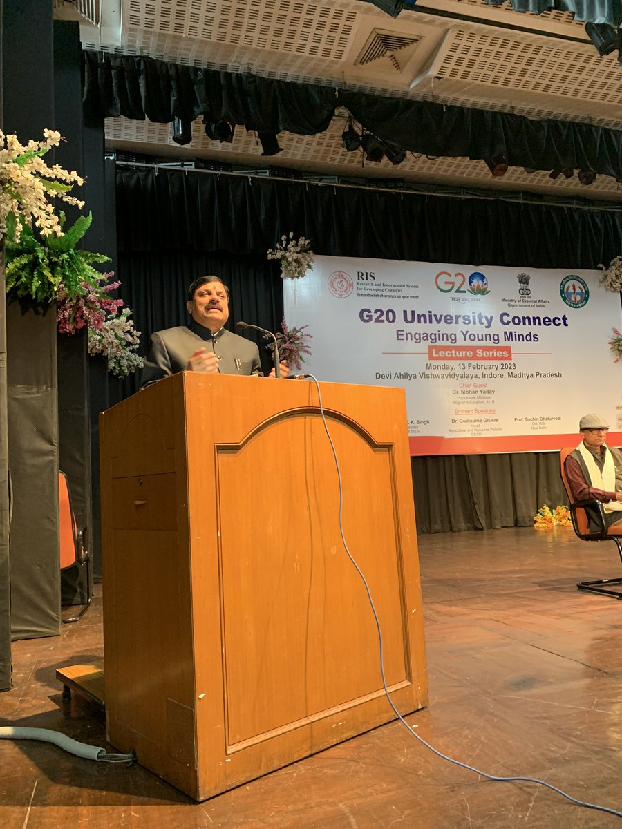 RIS_NewDelhi's tweet image. Ever growing outreach through #G20India #UniversityConnect. Today at Devi Ahilya University #DAVV Indore led by Dr Mohan Yadav, Hon. Minister of Edu. @MP_MyGov with Prof @Sachin_Chat 

@PMOIndia @CMMadhyaPradesh @harshvshringla @doctorsumitseth @g20org @G20_Bharat