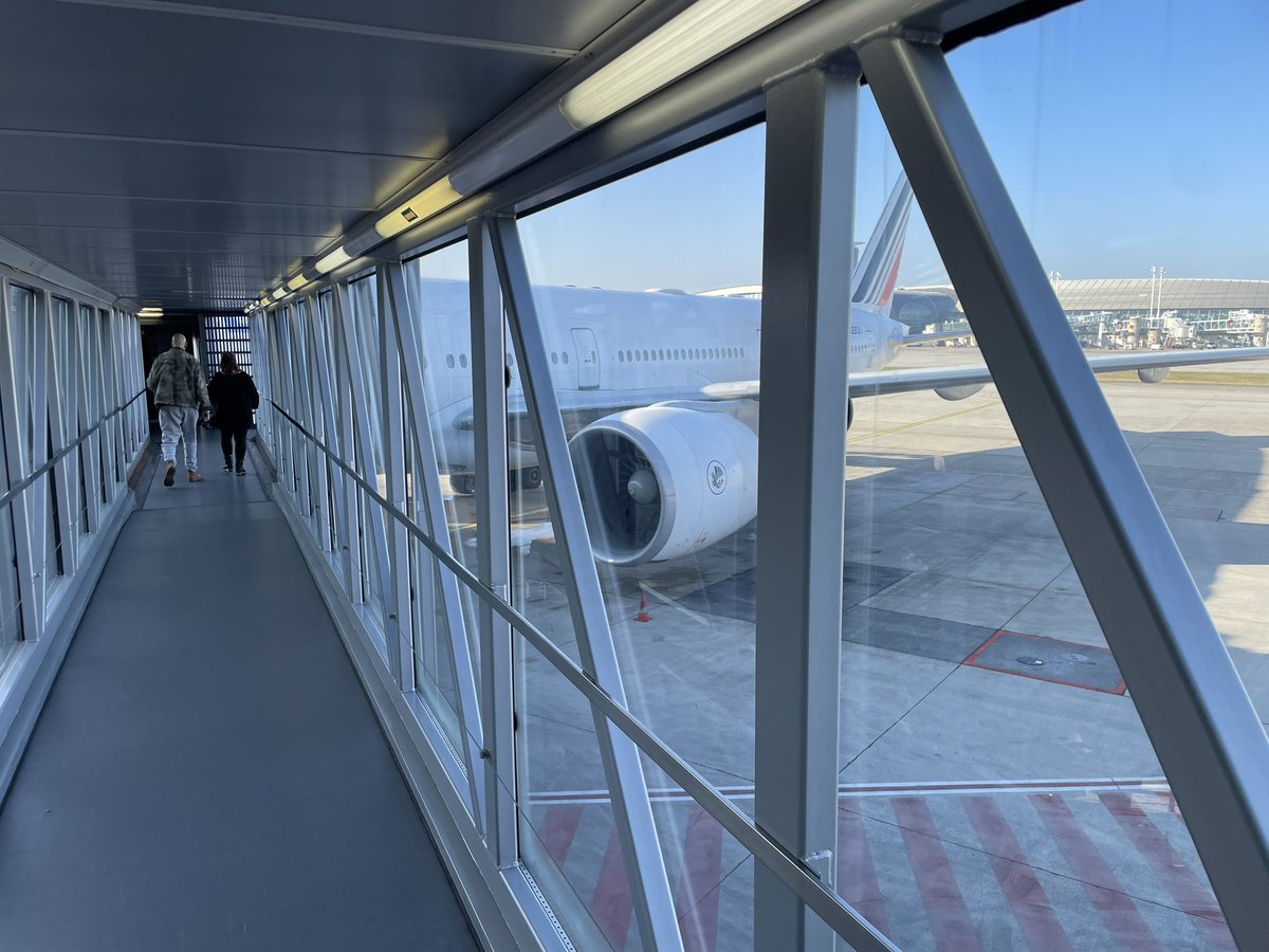 SimonPetite's tweet photo. C’est enfin l’heure de l’embarquement pour reprendre la correspondance aux États-Unis et le flambeau de ma talentueuse collègue @VdeGraffenried désormais à Bruxelles. Ma première étape: San Francisco. Merci @LeTemps pour cette incroyable opportunité https://t.co/iFqicGVeYw