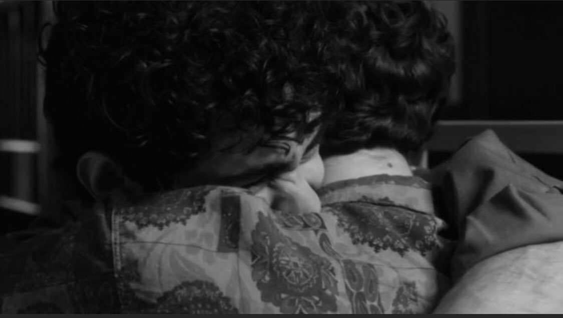 babyyansia's tweet image. ‘tu invece nun si nu cumpagn,si nu frat’ 

la quantità di lacrime che manco vi sto a spiegare 
#marefuori3